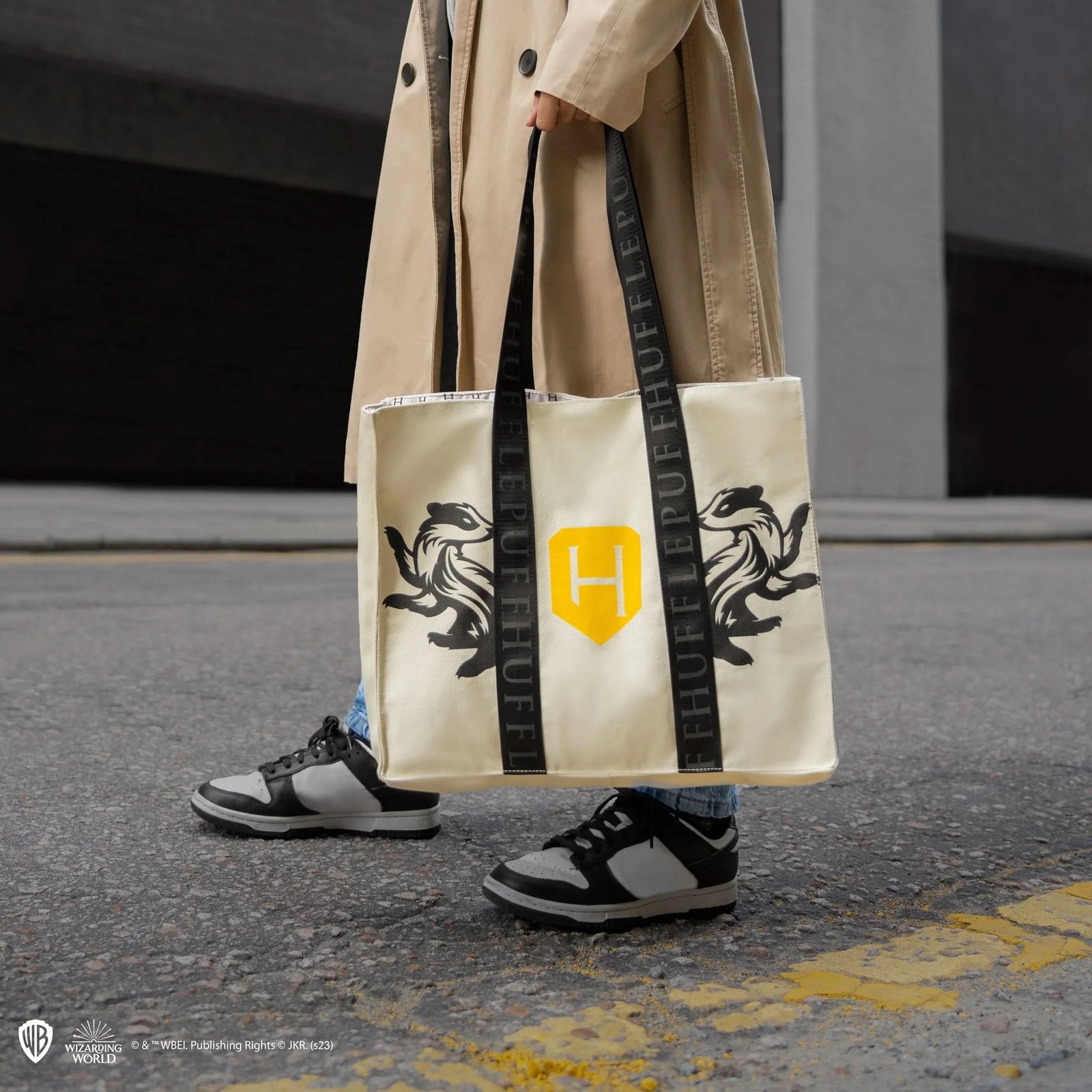 Harry Potter Hufflepuff Deluxe Tote Bag CR2404