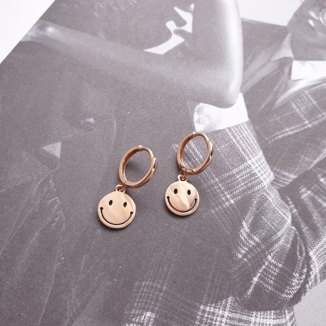 Smile huggie one touch earrings-1
