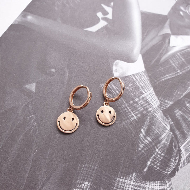 Smile huggie one touch earrings-1
