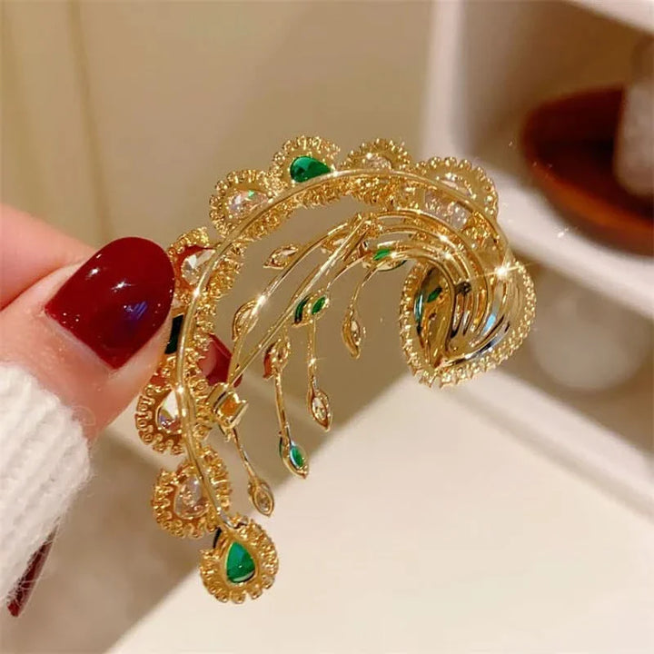 Elegant Emerald Teardrop Brooch