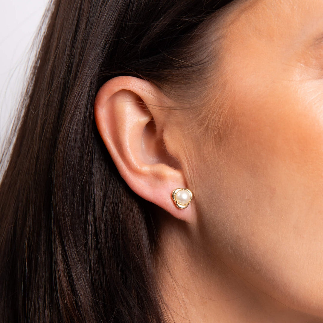 9ct Yellow Gold Pearl Earrings GE2499W