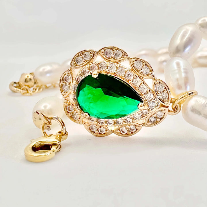 Freshwater Pearl Necklace with Teardrop Gemstone