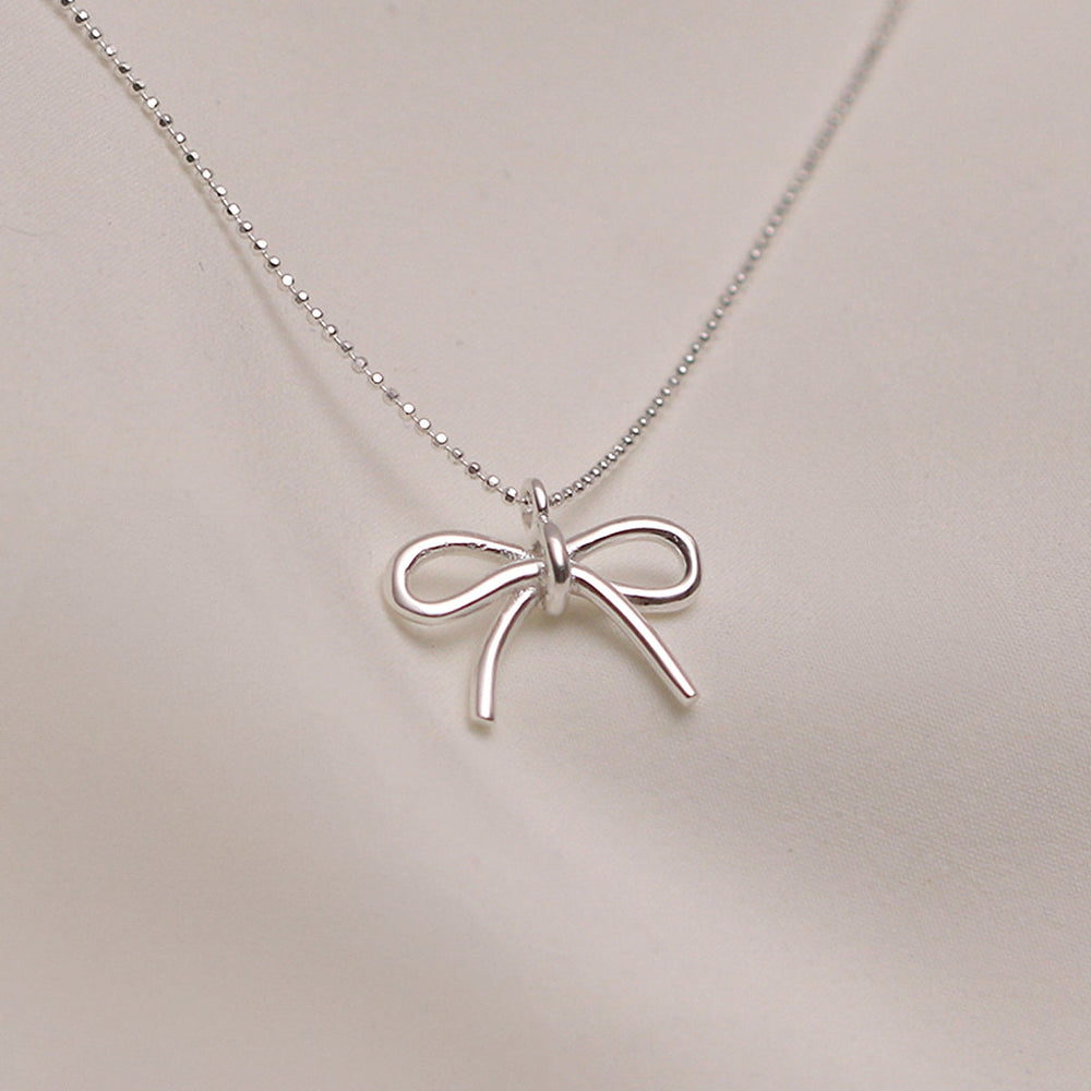 Bow pendant necklace