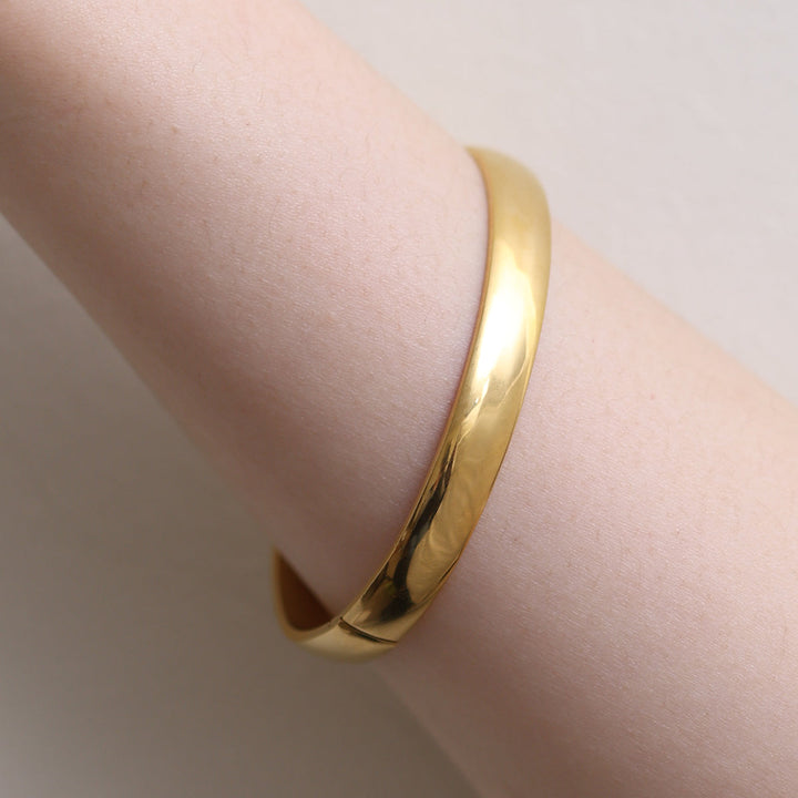 simple thick bangle