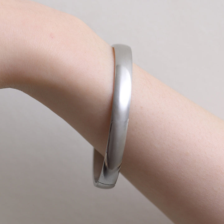 simple thick bangle