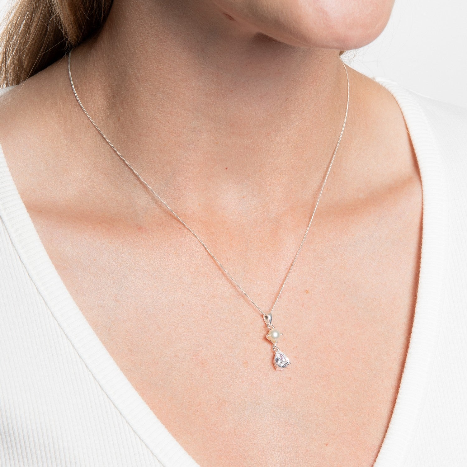 Beginnings Sterling Silver Cubic Zirconia Freshwater Pearl Pendant P5661C