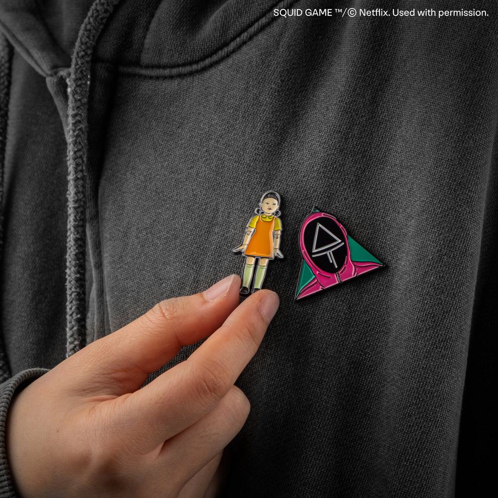 Squid Games Pin set of 2  Young-hee & Soldier CR3243