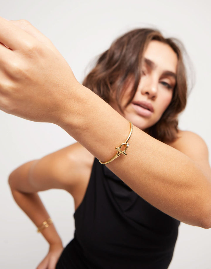 Luxurious 18k Gold Plated Ser Indomable White Bangle Bracelet PUL2449BLNORO0 styled elegantly, perfect for any occasion and showcasing its distinctive artistic flair.
