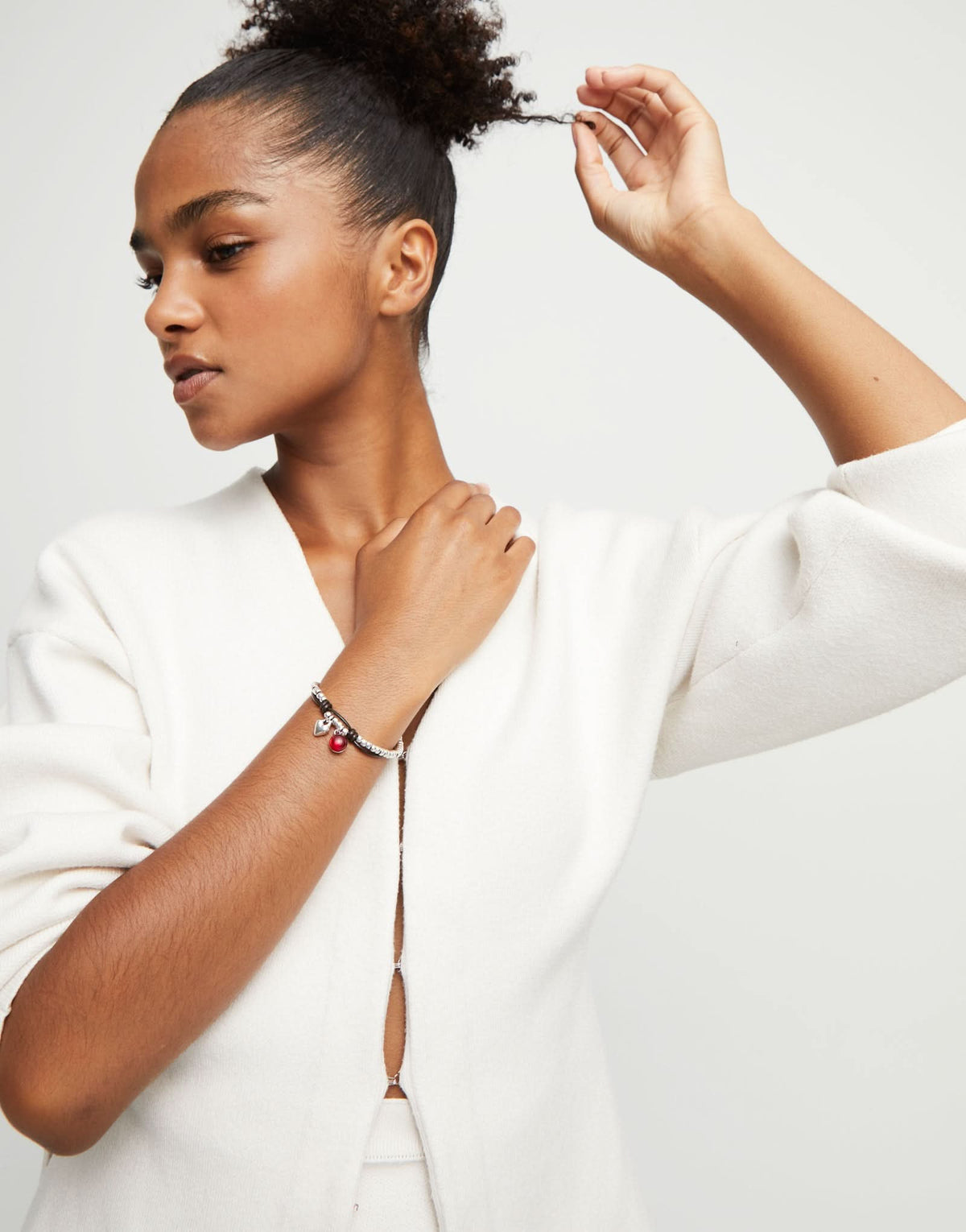Sterling Silver Plated Ser Fascinante Red Bracelet PUL2527ROJMTL0 - Luxurious bracelet designed to attract attention and express individuality.