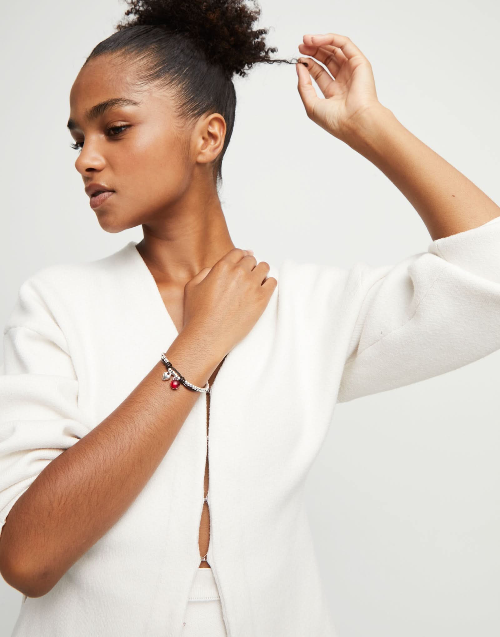 Sterling Silver Plated Ser Fascinante Red Bracelet PUL2527ROJMTL0 - Luxurious bracelet designed to attract attention and express individuality.