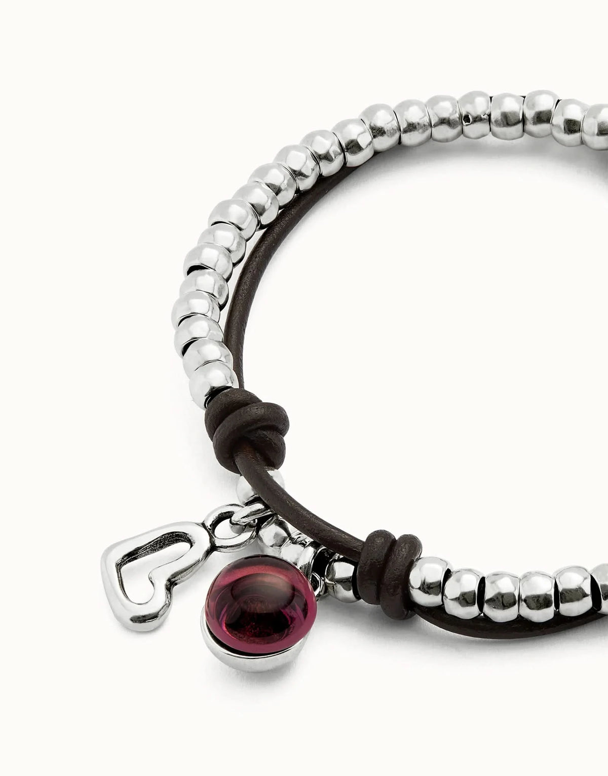 Stylish display of the Sterling Silver Plated Ser Fascinante Purple Bracelet PUL2528MORMTL0 with intricate leather accents and striking purple Murano glass, the ideal bracelet for uniqueness.