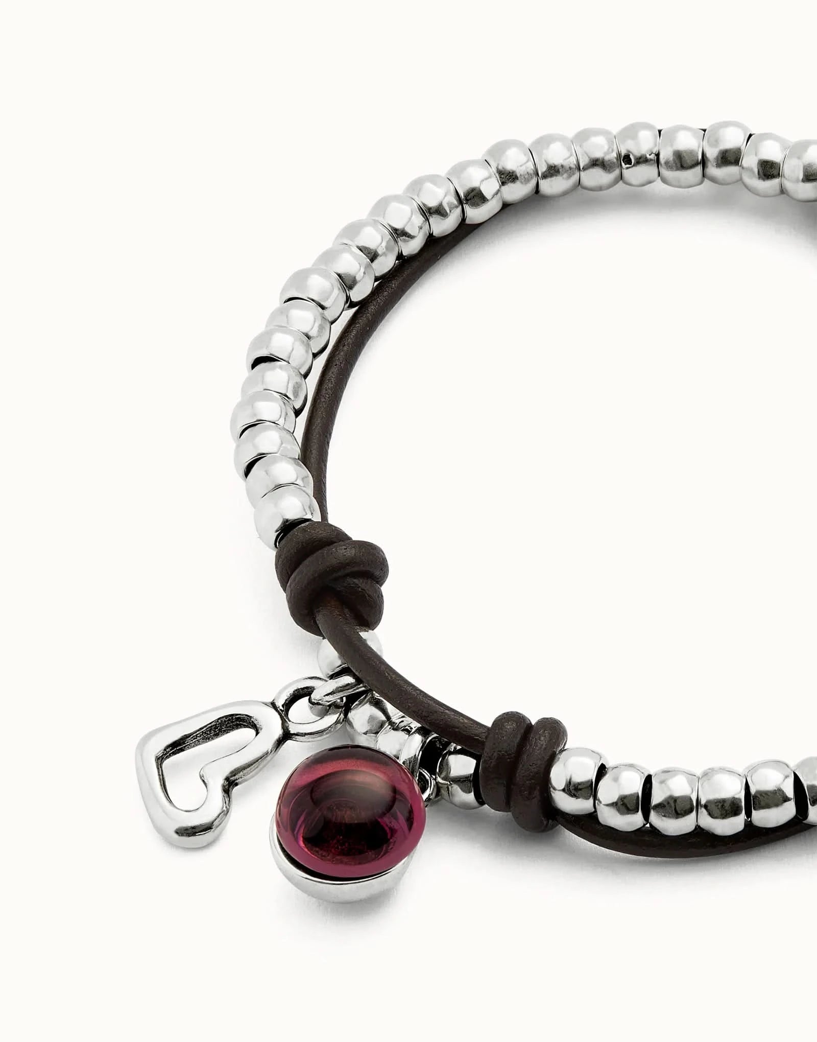 Stylish display of the Sterling Silver Plated Ser Fascinante Purple Bracelet PUL2528MORMTL0 with intricate leather accents and striking purple Murano glass, the ideal bracelet for uniqueness.