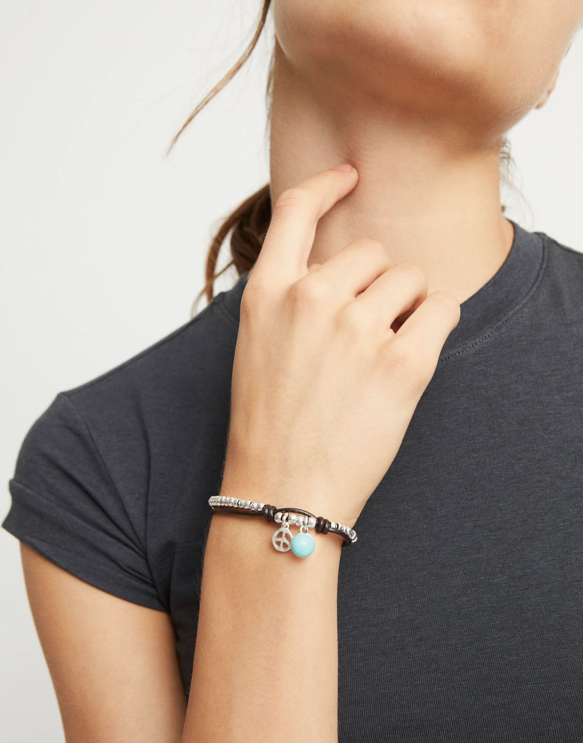 Chic Sterling Silver Plated Ser Fascinante Turquoise Bracelet PUL2530TURMTL0 with stunning turquoise accents, embodying sophistication in luxury jewelry.