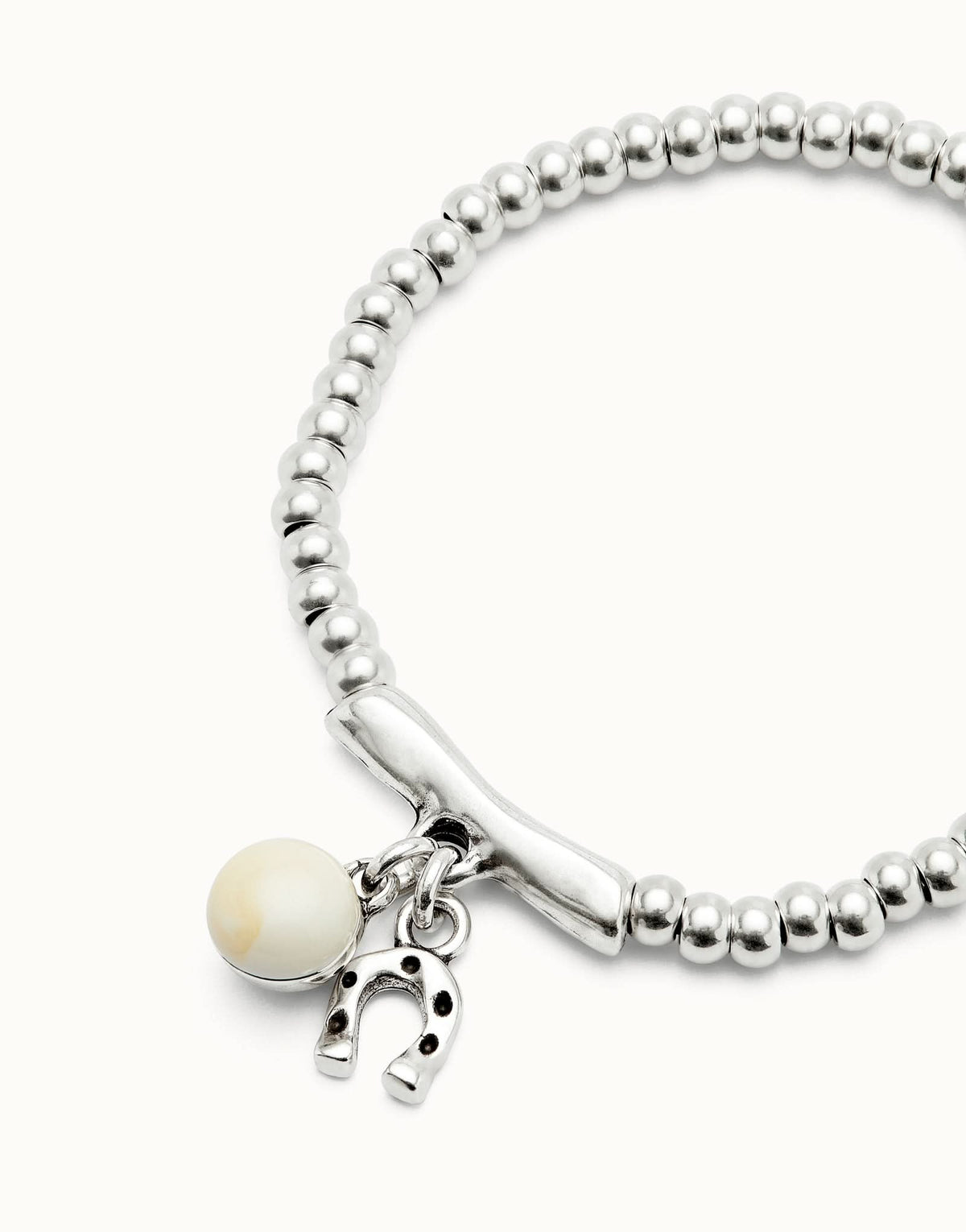 Artistic view of the Sterling Silver Plated Ser Fascinante White Bracelet PUL2537MFLMTL0 emphasizing its unique design and captivating murano glass elements. A true statement luxury bracelet.
