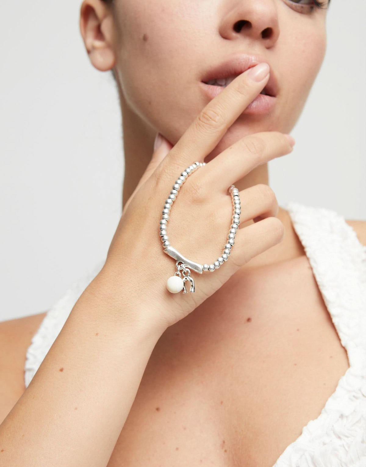 Sophisticated image of the Sterling Silver Plated Ser Fascinante White Bracelet PUL2537MFLMTL0, highlighting its enchanting sparkle and modern aesthetic. An essential luxury bracelet for the fashion-forward.