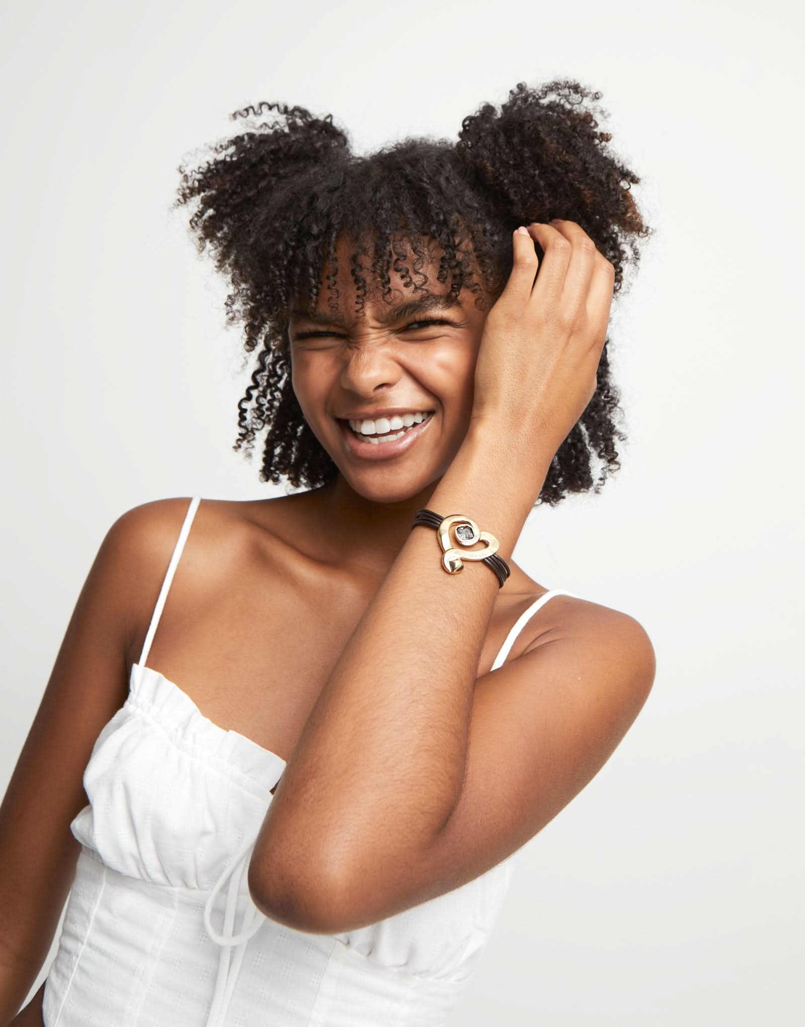 Chic 18k Gold Sterling Silver Plated Ser Expresiva Black Bracelet with striking black crystal accents, embodying luxury and creative spirit.