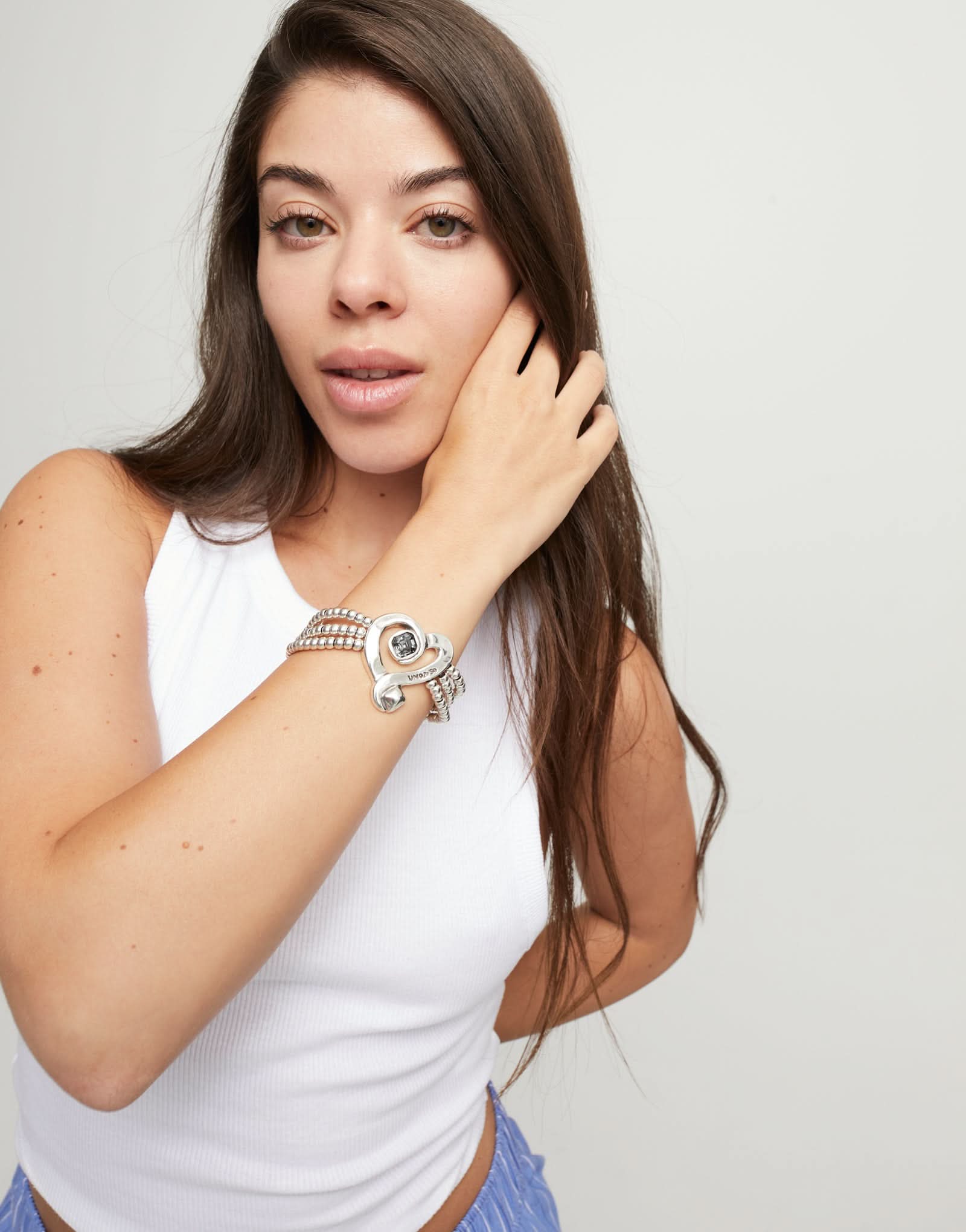 Wearing the Sterling Silver Plated Ser Expresiva Black Bracelet, showcasing its captivating design and the perfect accessory for expressing personal style.