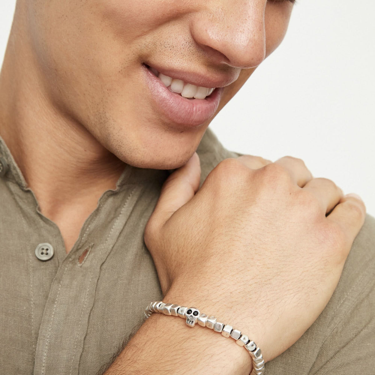 Metal Alloy Sterling Silver Plated Skull Detail Stretch Bracelet PUL2589NGRMTL
