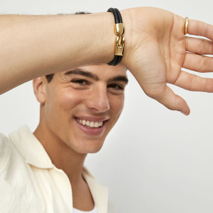 Black Leather Gold Plated Closure Bracelet PUL2597NGRORO