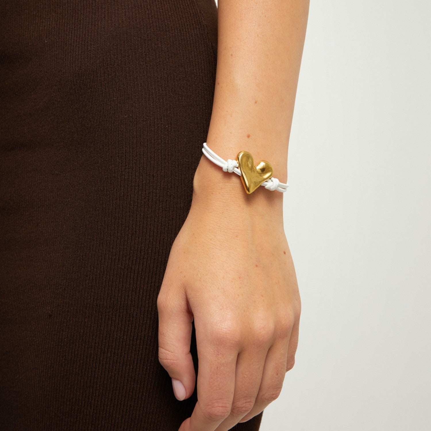 White Leather Heart Shaped 18K Detail Plated Detail Bracelets PUL2638BLCORO