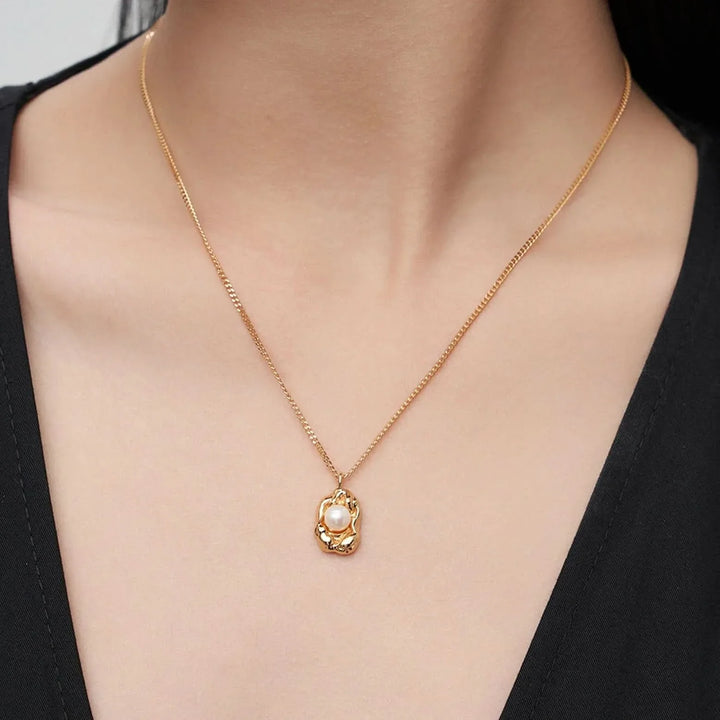 Pearl Pendant Necklace Features a Lava Design