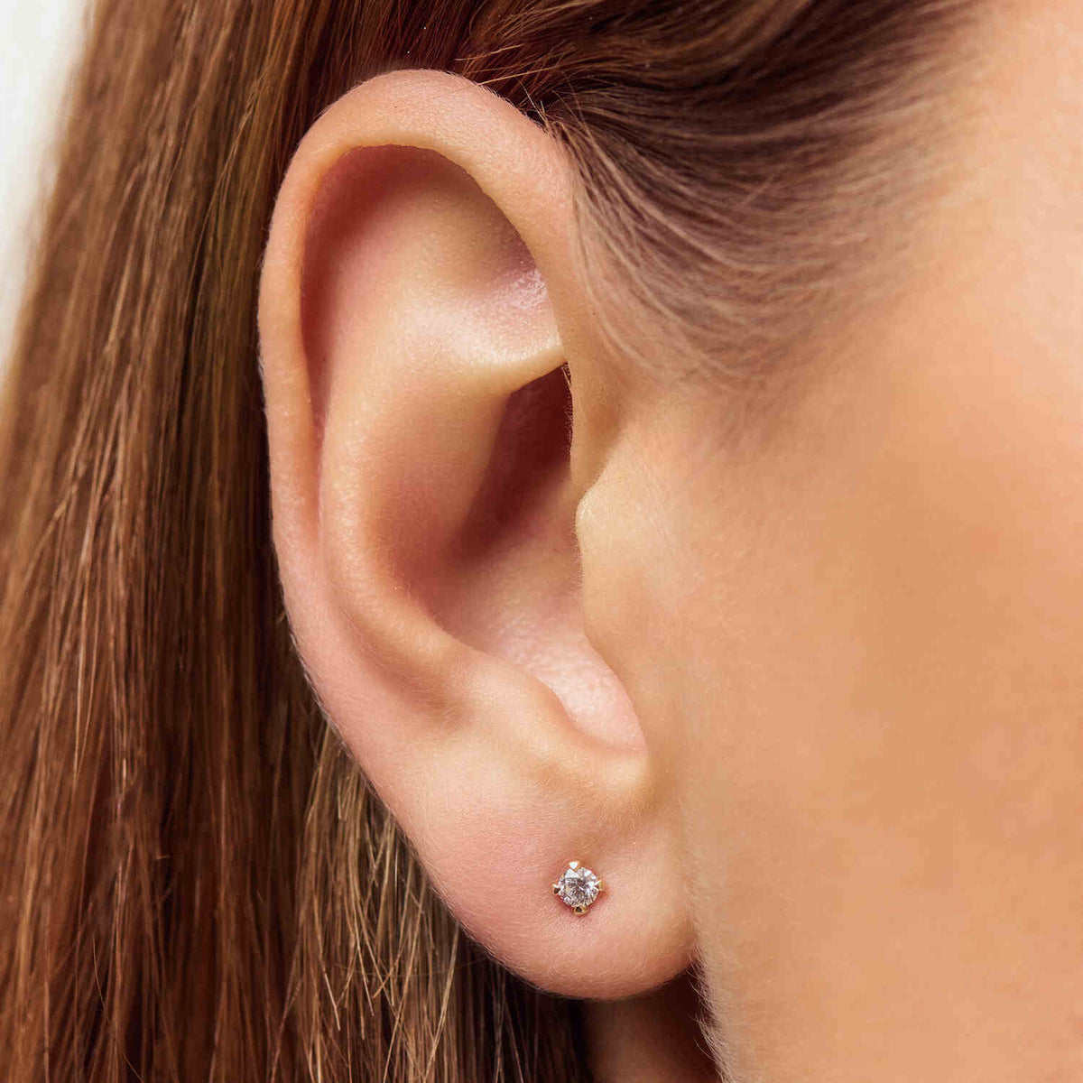 Model elegantly wearing the 14k Yellow Gold Venice Medio Diamond Earrings SJ-E2502-WD-YG, highlighting the earrings' timeless appeal.