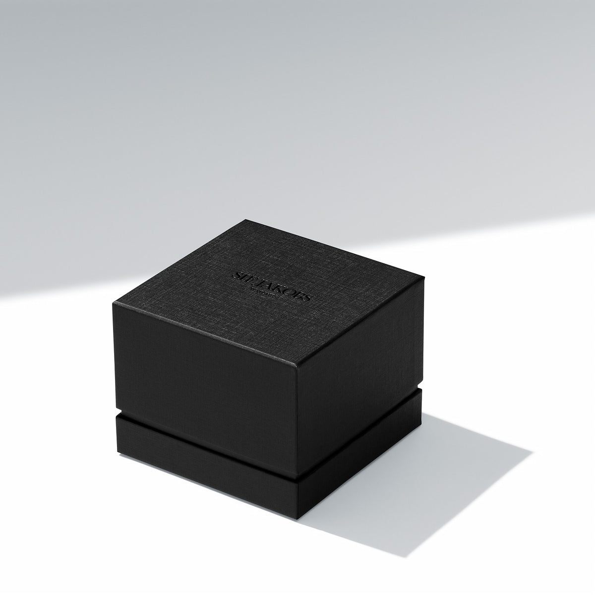 Black textured box with 'Sulaven' branding on a light gray background