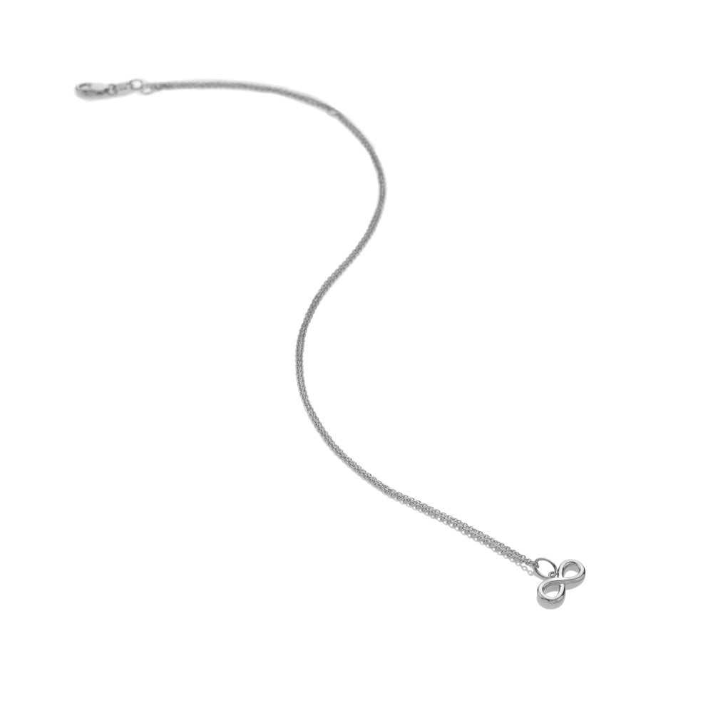 Silver necklace with a small pendant 