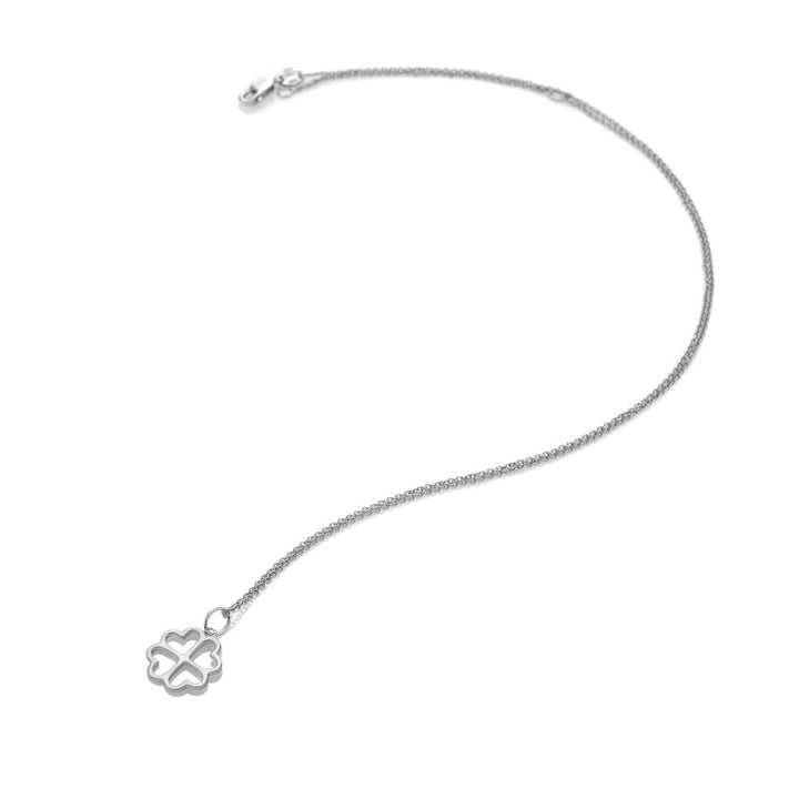 Silver necklace with a floral pendant 