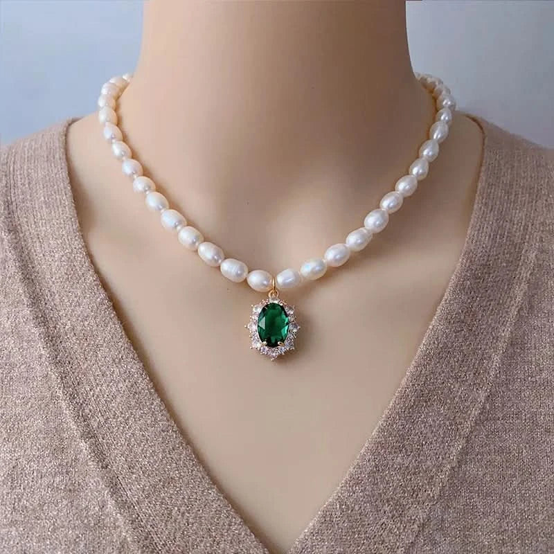 Seeds Pearl Choker Necklace with Crystal Pendant