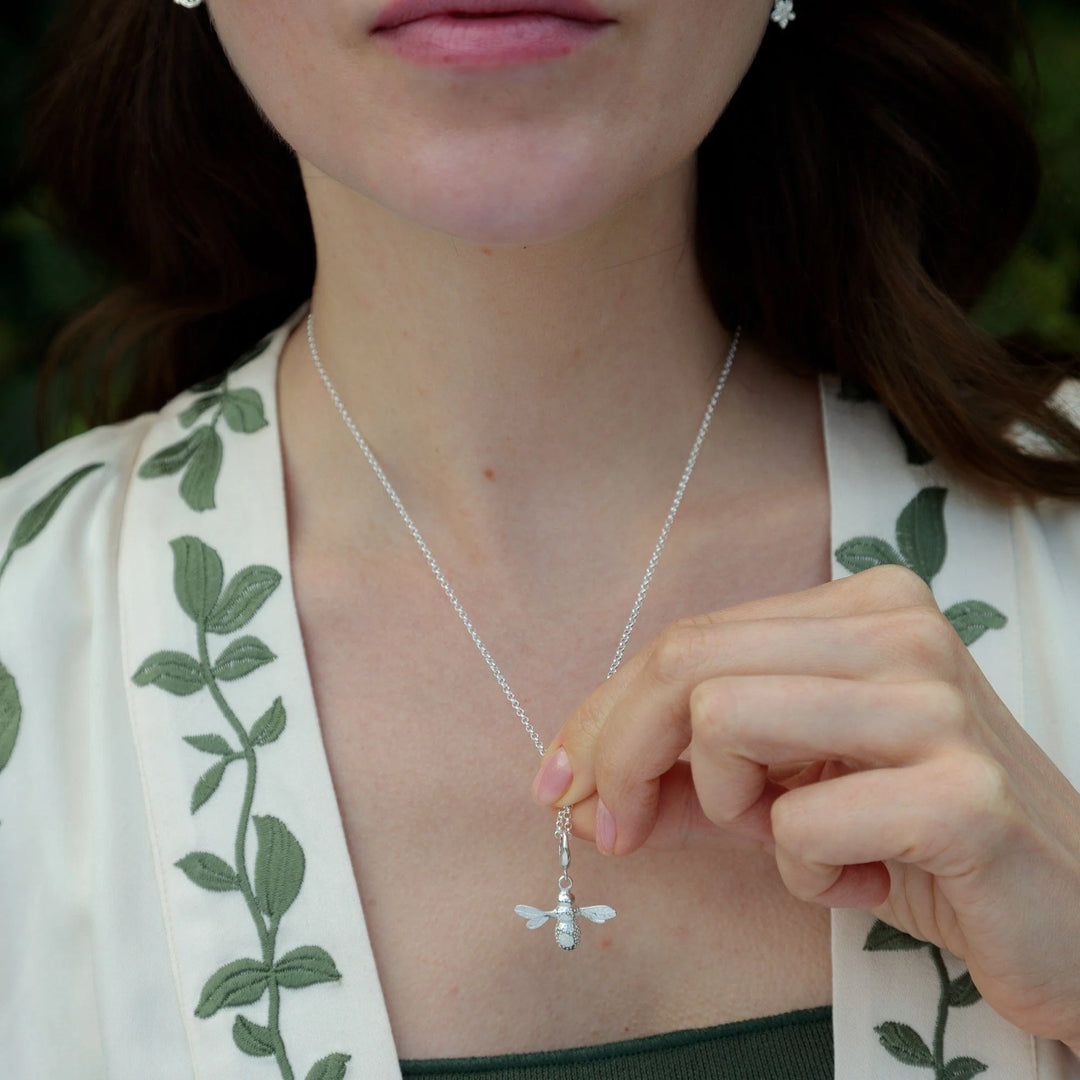 Silver Bee Necklace CNSBZ-1