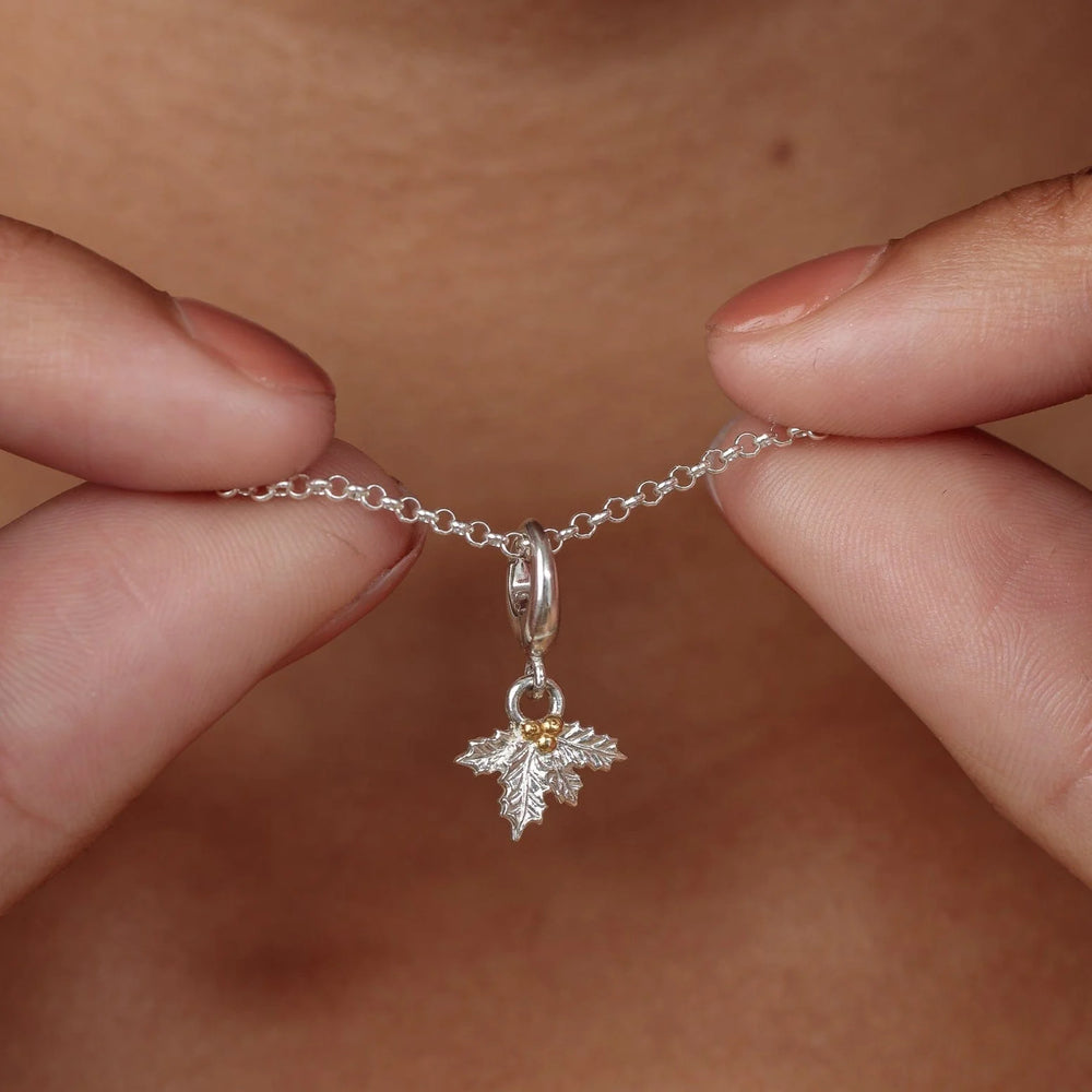Silver Christmas Holly Necklace CNSHOL-1