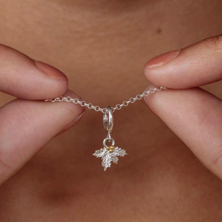 Silver Christmas Holly Necklace CNSHOL-1