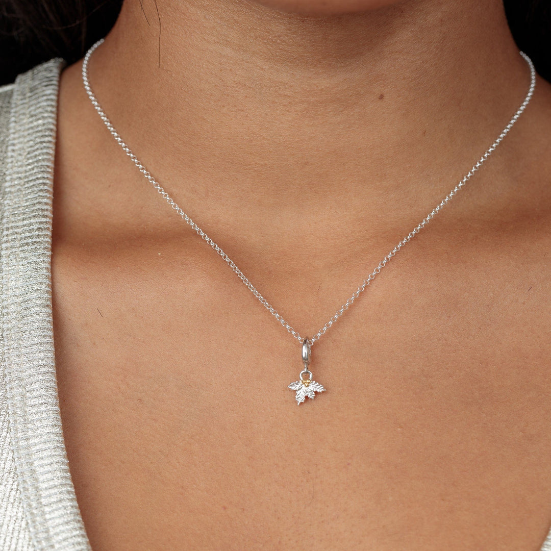 Silver Christmas Holly Necklace CNSHOL-1