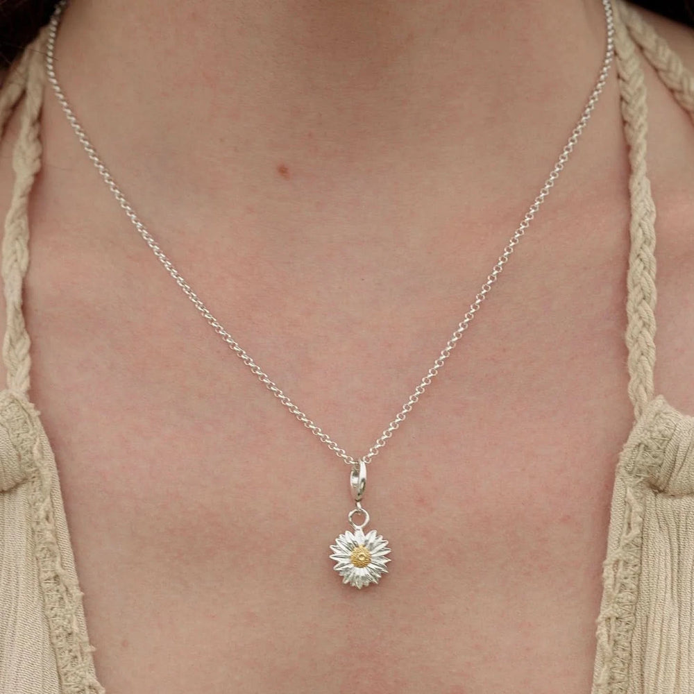 Silver Daisy Charm CSDA
