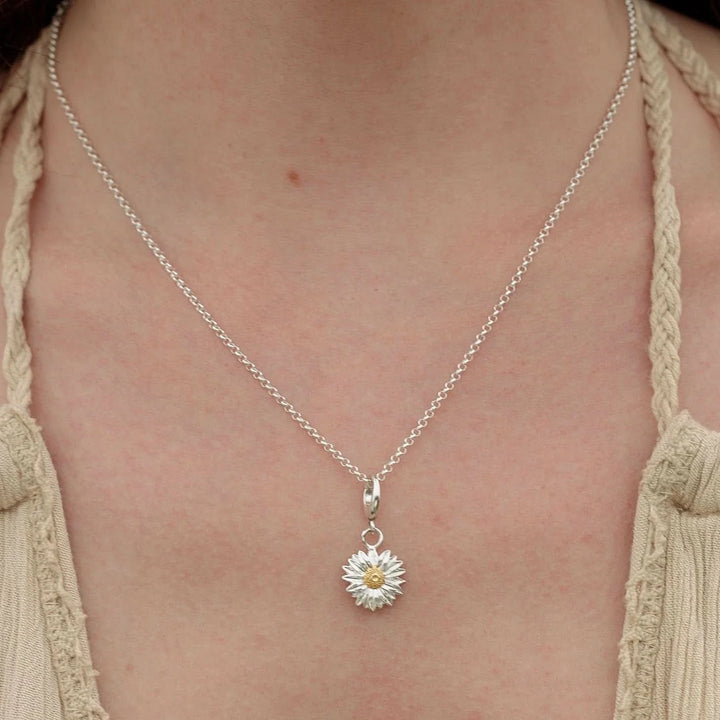 Silver Daisy Charm CSDA