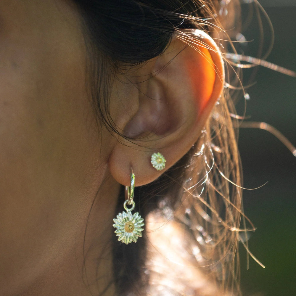 Silver Daisy Charm Hoop Earrings CHESDA-MINI