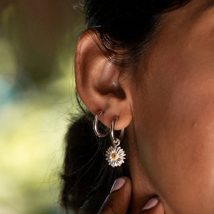 Silver Daisy Charm Hoop Earrings CHESDA-MINI