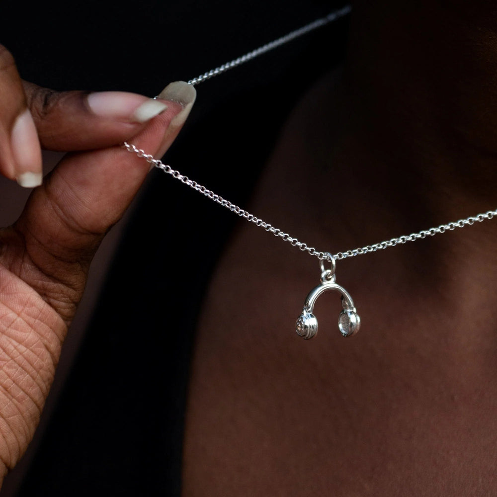 Silver Headphones Necklace CNSHDP-1