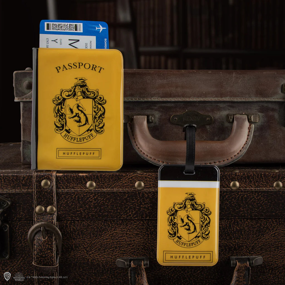 Harry Potter Tag + Passport cover SET Hufflepuff CR2514