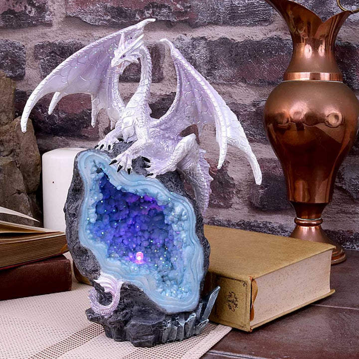 Glacial Custodian Fantasy White Dragon Sitting On A Geode 22cm U4496N9