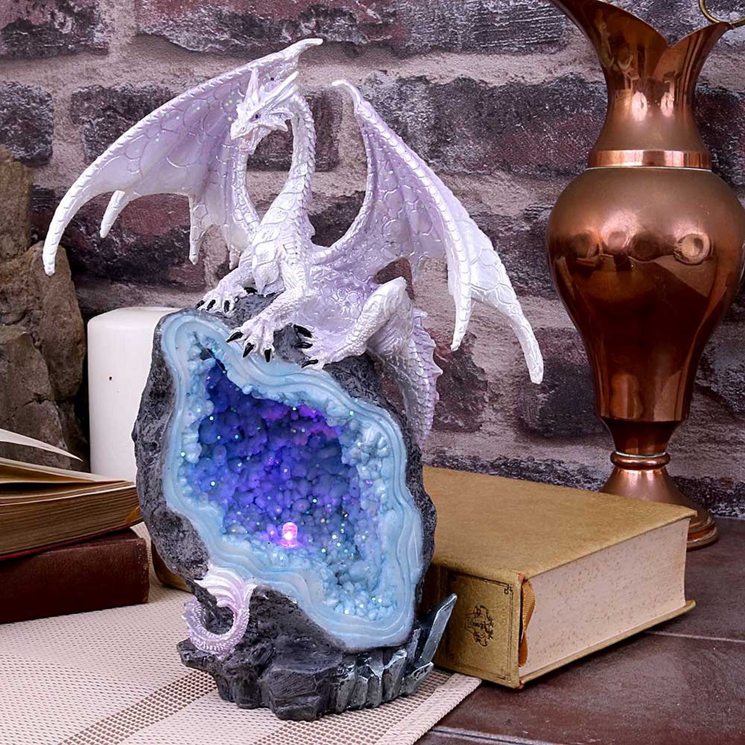 Glacial Custodian Fantasy White Dragon Sitting On A Geode 22cm U4496N9