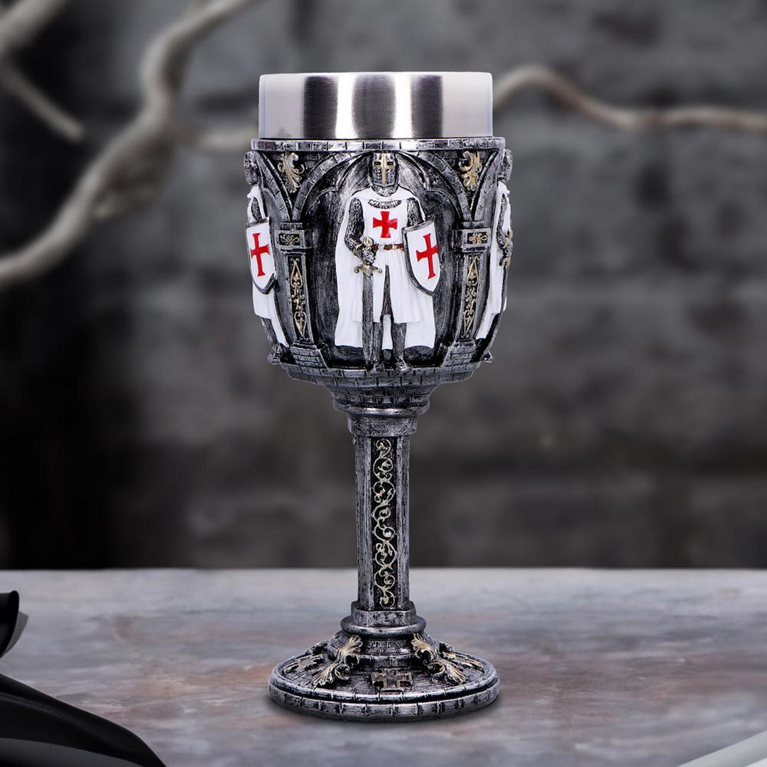 Valiant Medieval Knight Architectural Goblet U6876C24