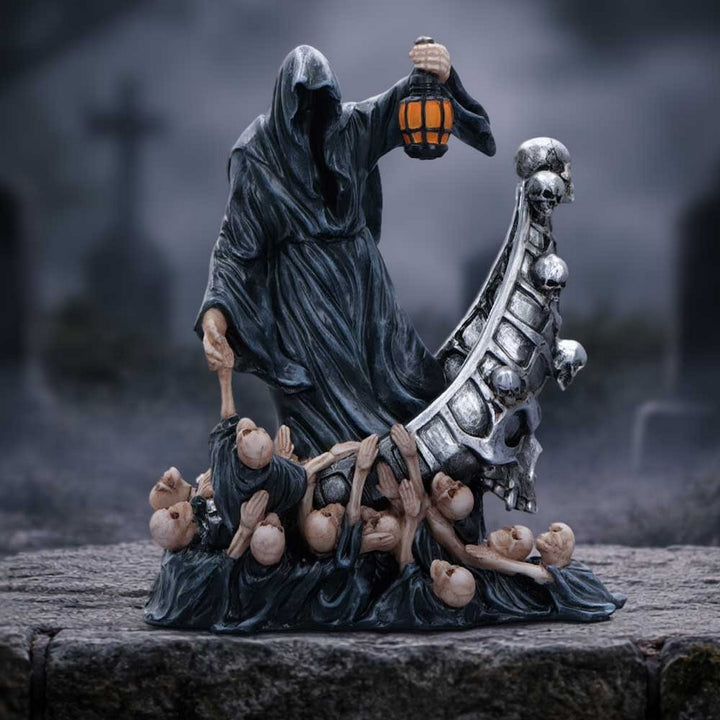 Final Passage Gothic Figurine 22.5cm U7565B26