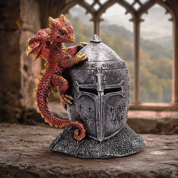 Red Dragon on Knight Helmet 12.3cm U7596B26