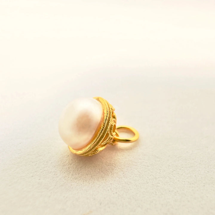 Vintage Hollow Pearl Pendant Necklace