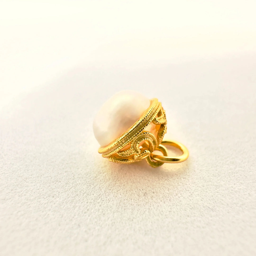 Vintage Hollow Pearl Pendant Necklace