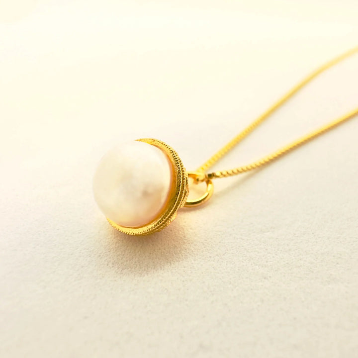 Vintage Hollow Pearl Pendant Necklace