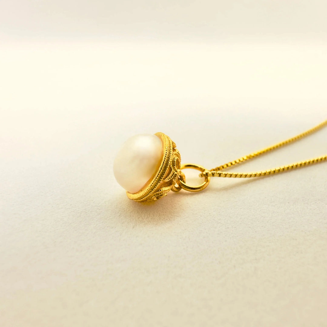 Vintage Hollow Pearl Pendant Necklace