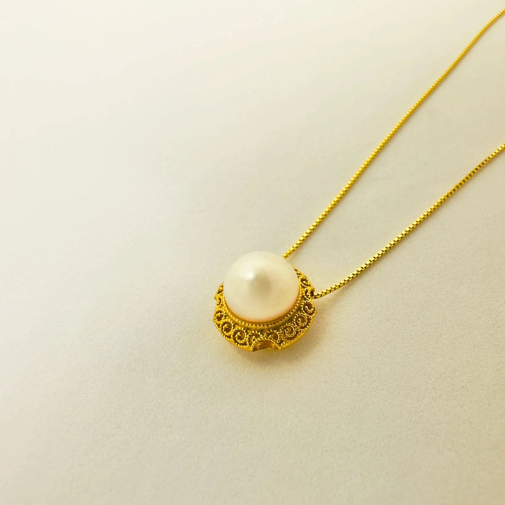 Vintage Engraved Pearl Pendant Necklace